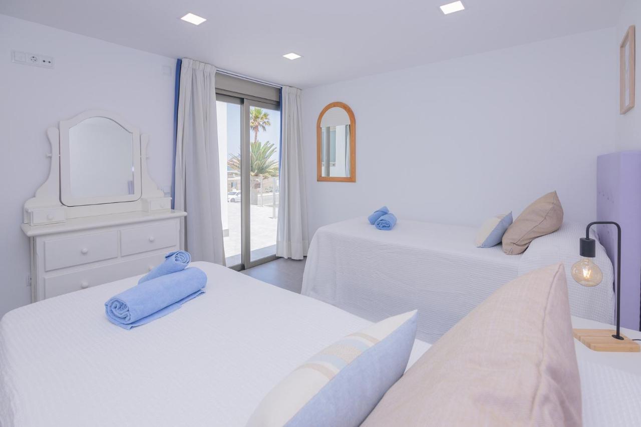 Apartment Holiday 2 Beachfront Corralejo By Holidays Home Exteriör bild